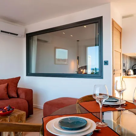Vue Panoramique Exceptionnelle Mer, Montagne Et Village L T2 Luxueux Apartman