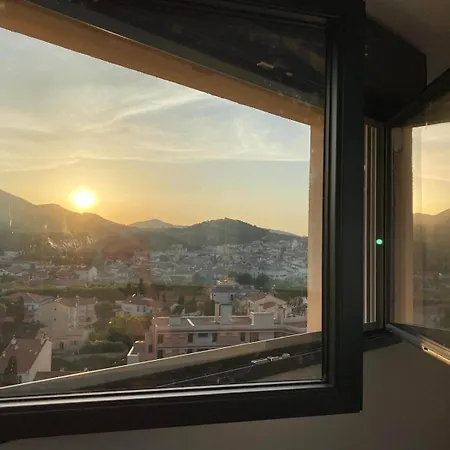 Vue Panoramique Exceptionnelle Mer, Montagne Et Village L T2 Luxueux